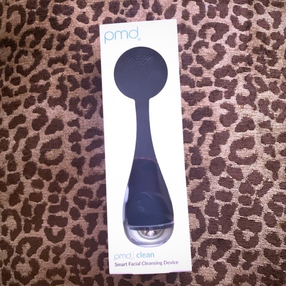 PMD CLEAN Smart Facial Cleansing Device - Picture 10 of 15